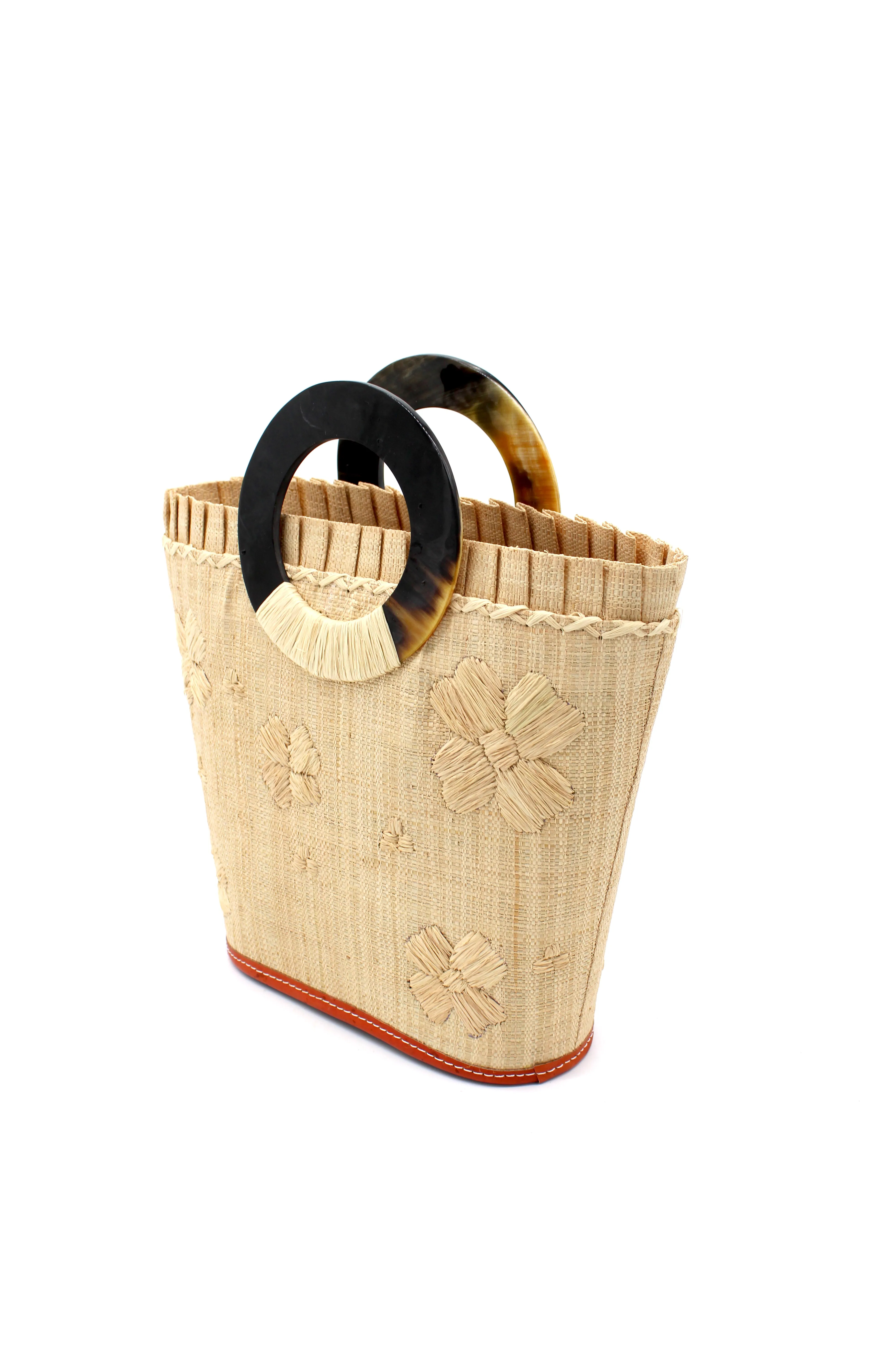Daisy Straw Bucket Bag with Flower Embroidery and Horn Handle