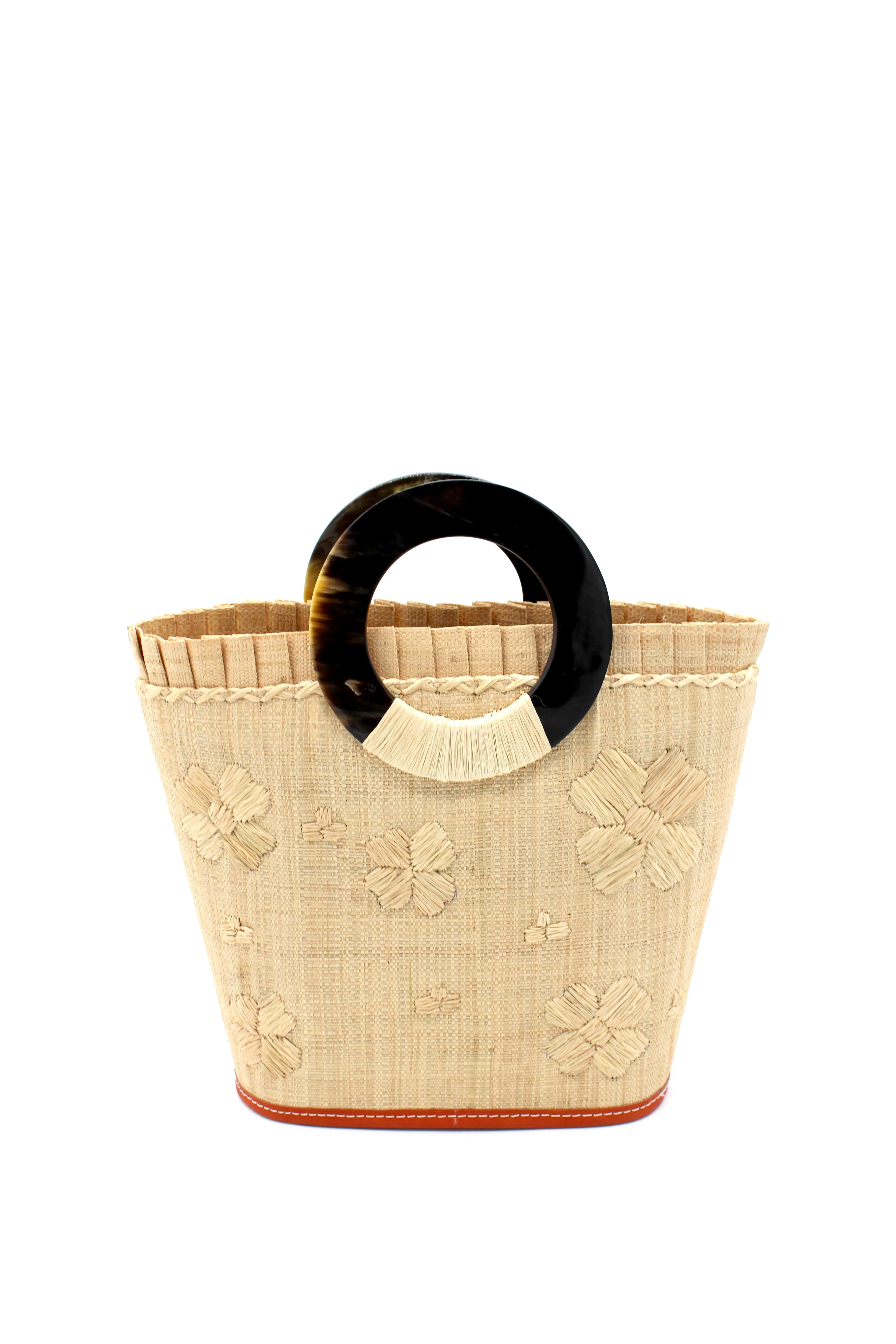 Daisy Straw Bucket Bag with Flower Embroidery and Horn Handle