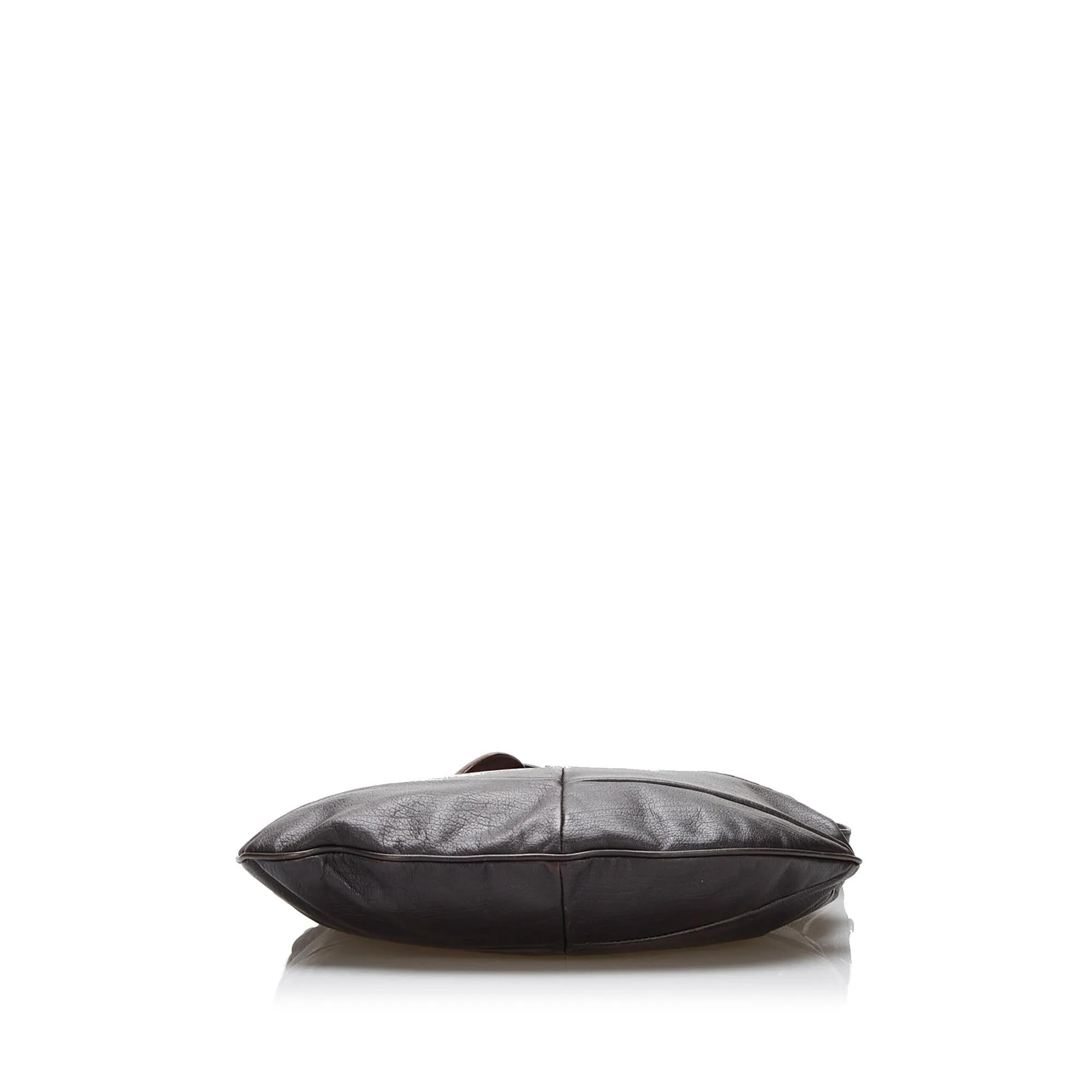 Fendi Oyster Shoulder Bag (SHG-DL89xb)
