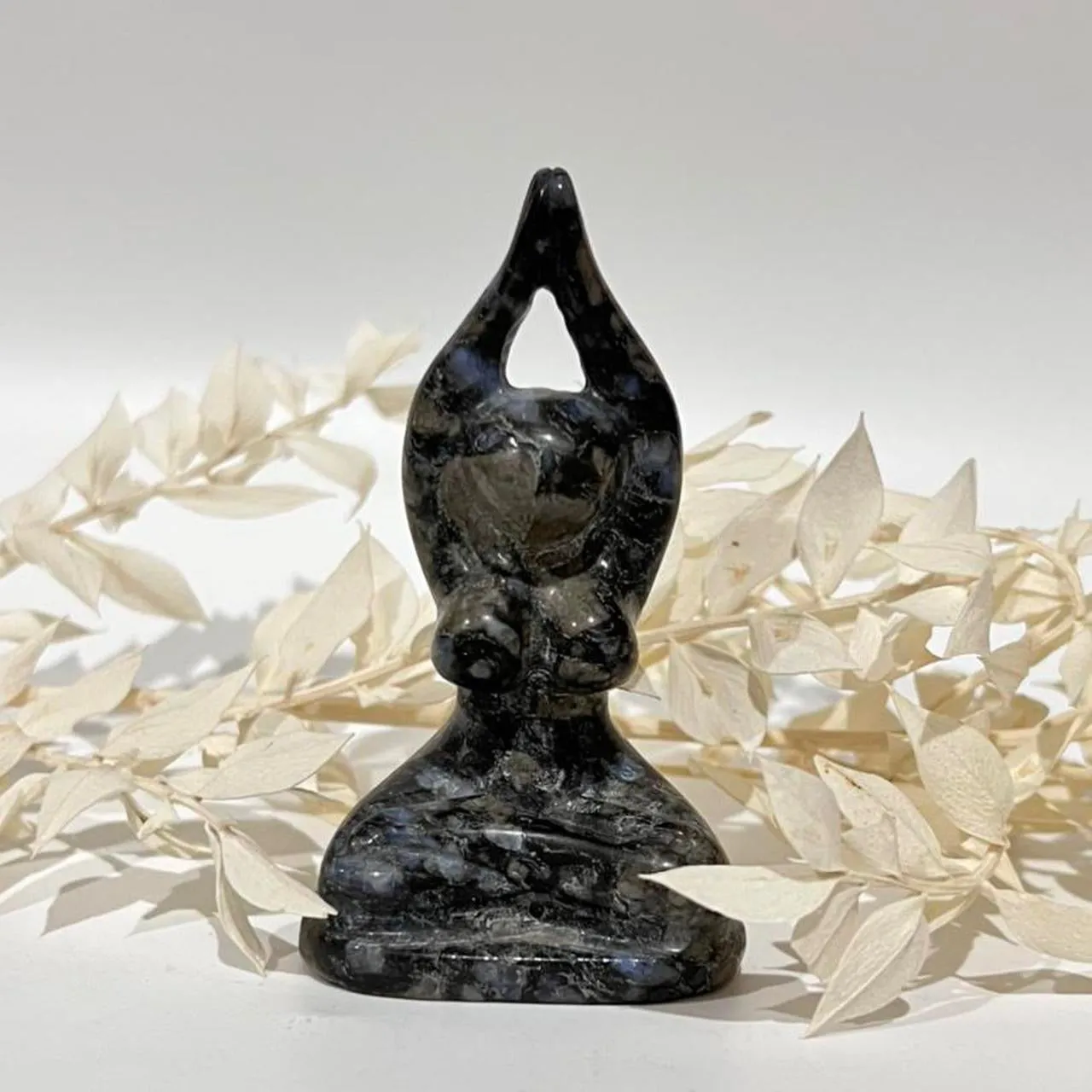 Que Sera Crystal Yoga Woman / Girl Crystal Carving